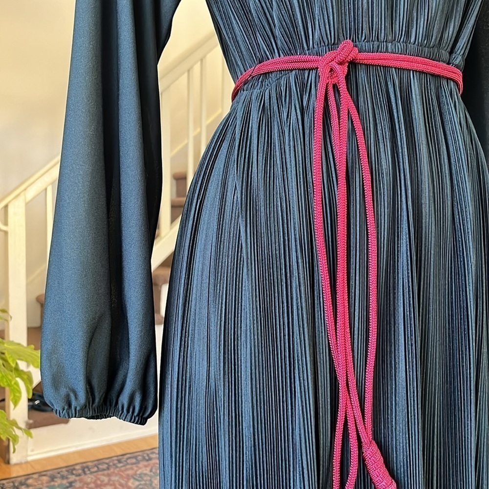VINTAGE Hal Ferman Accordion Pleated Dress in Navy Size Small - Picture 8 of 13